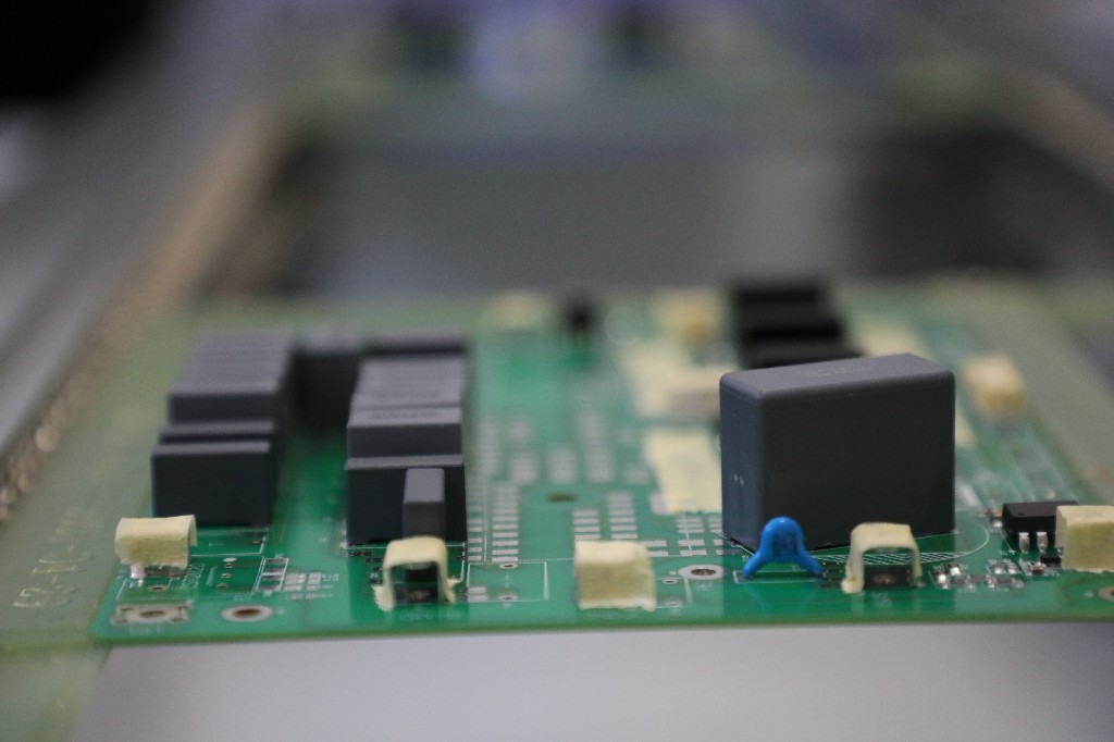 PCB电路板加工三防漆是指哪三防?电路板三防漆的作用