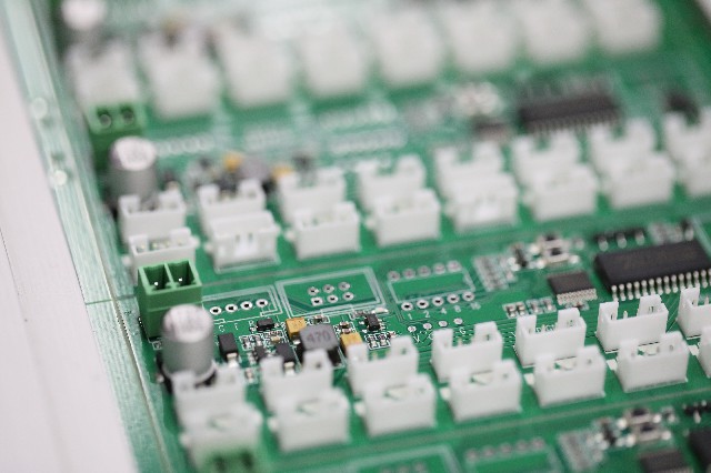 SMT加工历程中有哪些常见的缺陷和问题?SMT焊接常见缺陷及解决计划