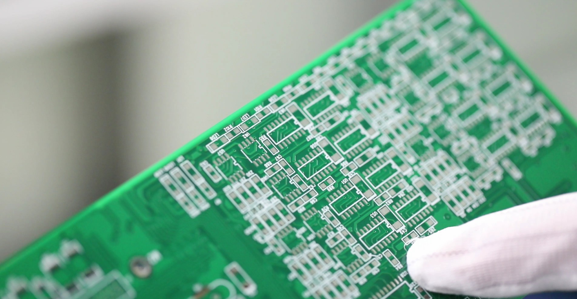 指纹印对SMT贴片加工有什么影响?指纹印对SMT贴片加工的影响